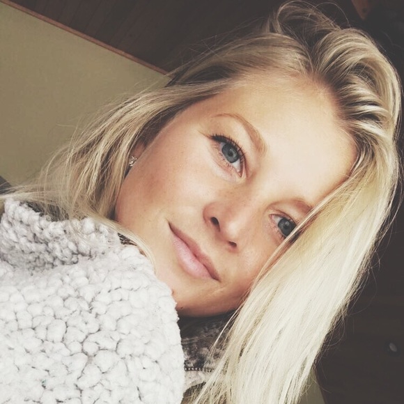 Profile Picture of Cheryl Ennesser (@rose_nsr) on Poshmark