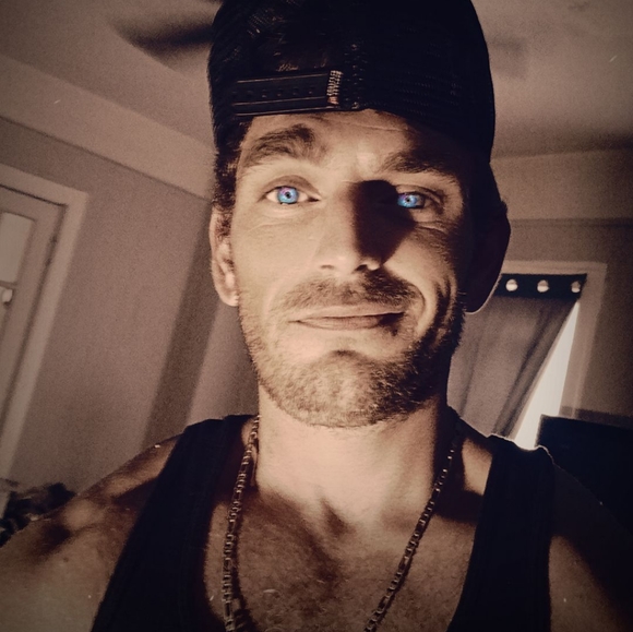 Profile Picture of Nic Hightchew (@nic88nah) on Poshmark