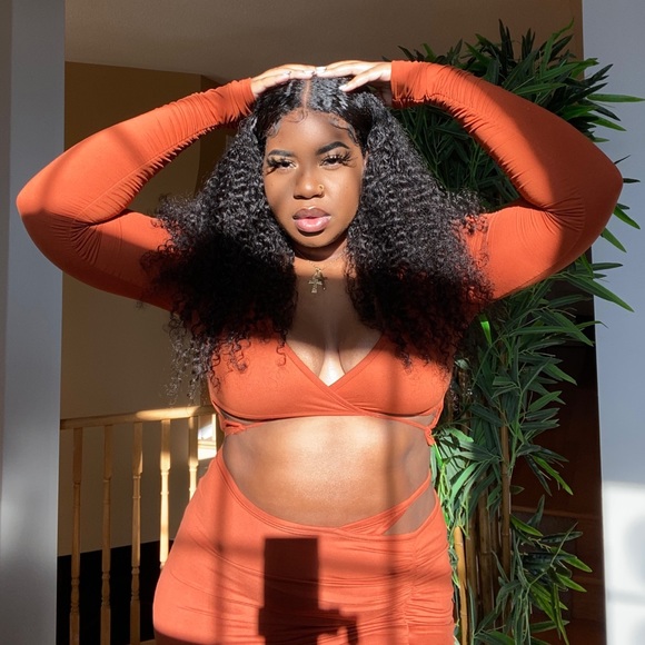 Profile Picture of Dahlia Ruddock (@dahliaruddock) on Poshmark