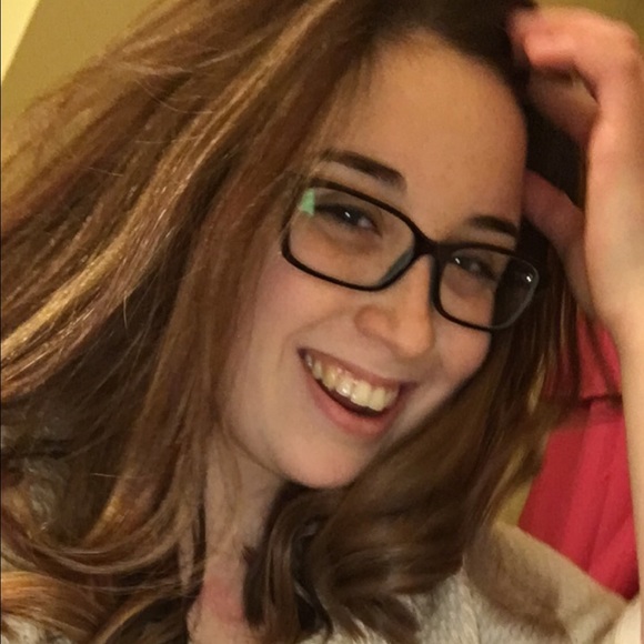 Profile Picture of Becca Bahm (@becca157) on Poshmark