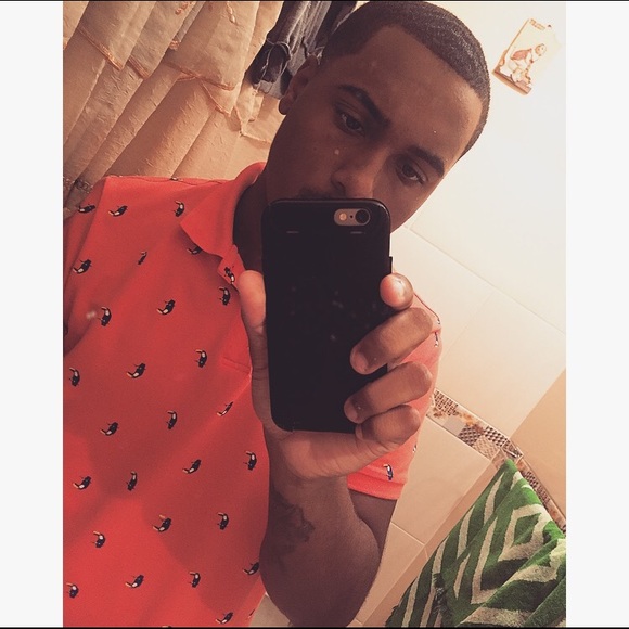 Profile Picture of Ray Santos (@henny183) on Poshmark