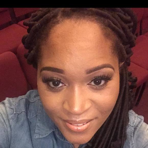 Profile Picture of Divinia Ellis (@ellisproduction) on Poshmark