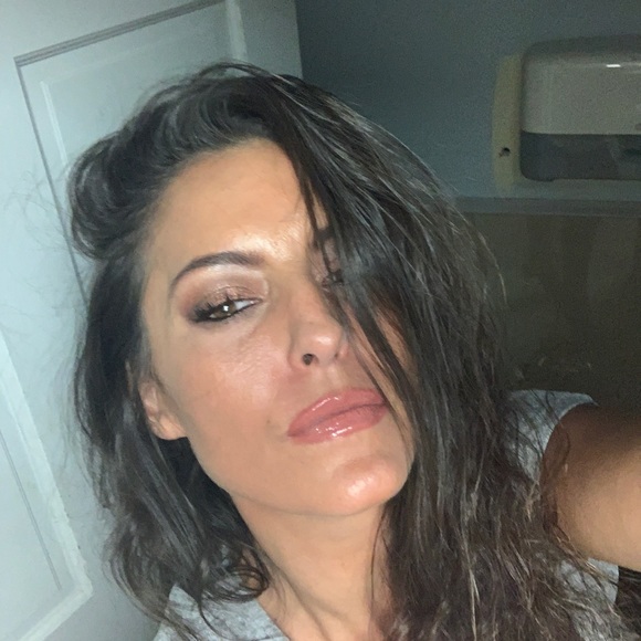 Profile Picture of Carrie Campbell (@bossbear57) on Poshmark