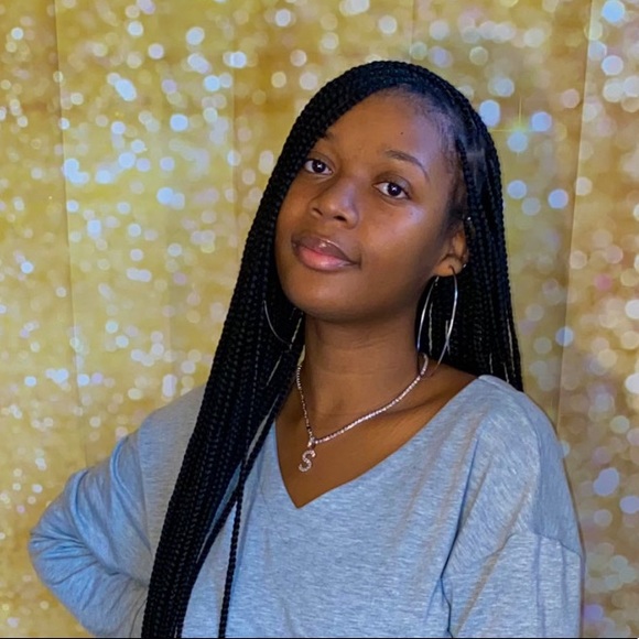 Profile Picture of Shardae Winchester (@sharxdae) on Poshmark