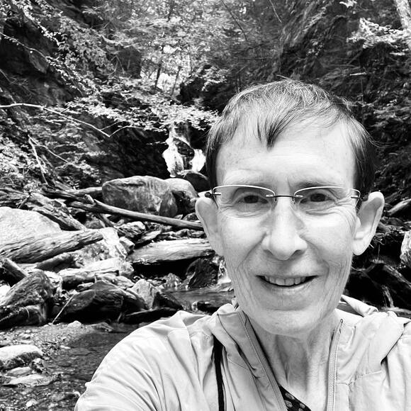 Profile Picture of Amy Senninger (@amysenninger) on Poshmark