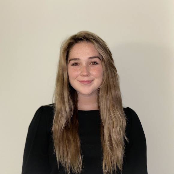 Profile Picture of Chloé Mckenna (@chloemck2) on Poshmark