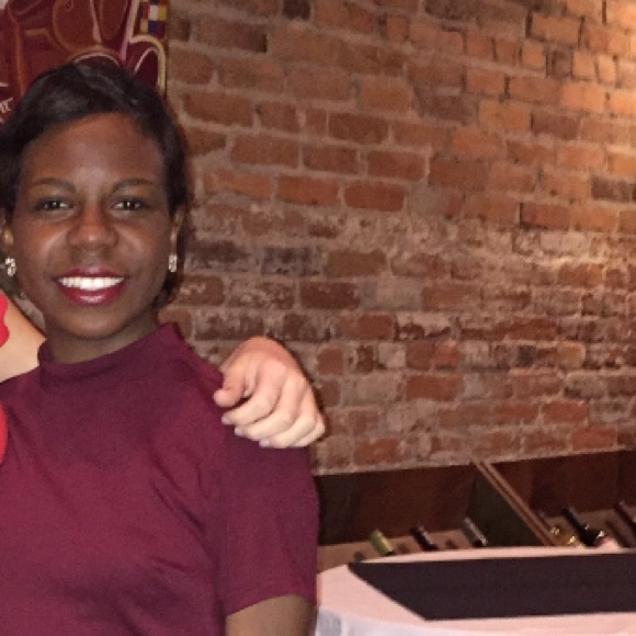 Profile Picture of Aysha Roberts (@aysharoberts) on Poshmark