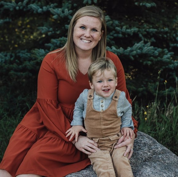 Taylor Brenneman - Poshmark Profile Picture of Taylor Brenneman (@taybrenn404) on Poshmark