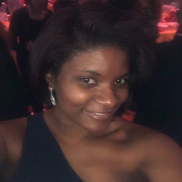 Profile Picture of Lisa Diaz (@mzlavenderbrown) on Poshmark