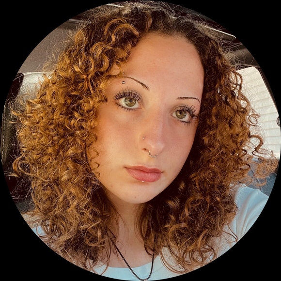 Profile Picture of Saffron Pitzel (@saffronpitzel) on Poshmark