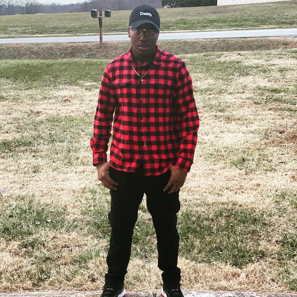 Profile Picture of Dar reon Reon (@d_reon) on Poshmark
