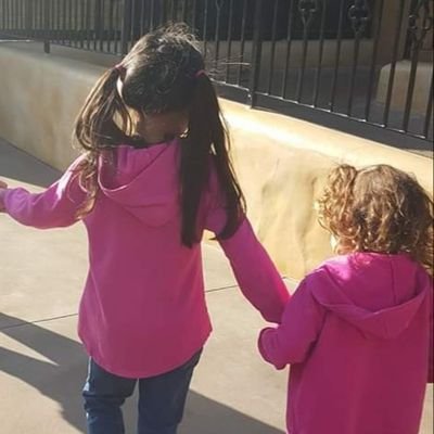 Profile Picture of Tina Lantis (@tinalantis) on Twitter