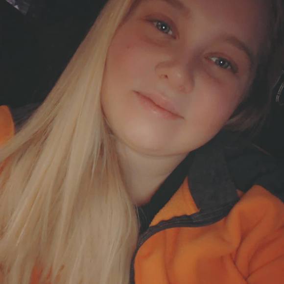 Profile Picture of Stephanie Andrews (@s_nakyagaba) on Poshmark