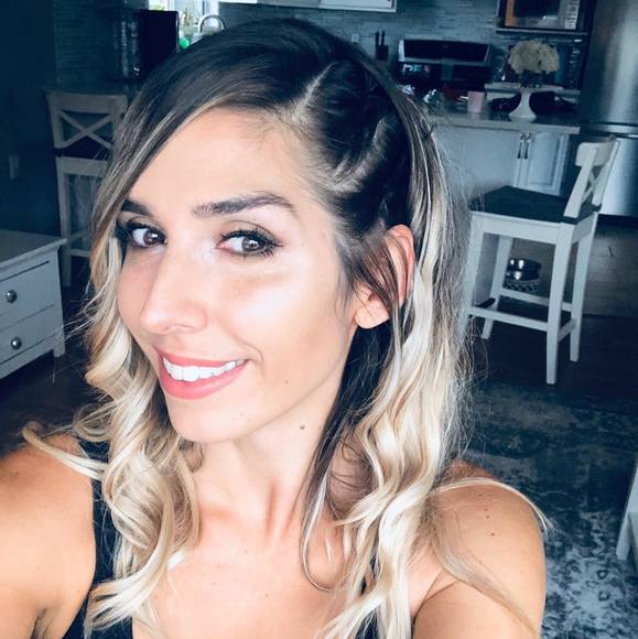 Profile Picture of Julie Serene (@julieserene) on Poshmark