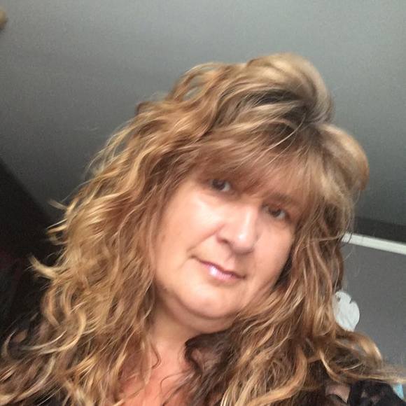 Profile Picture of Rose Canovas (@rocano9) on Poshmark