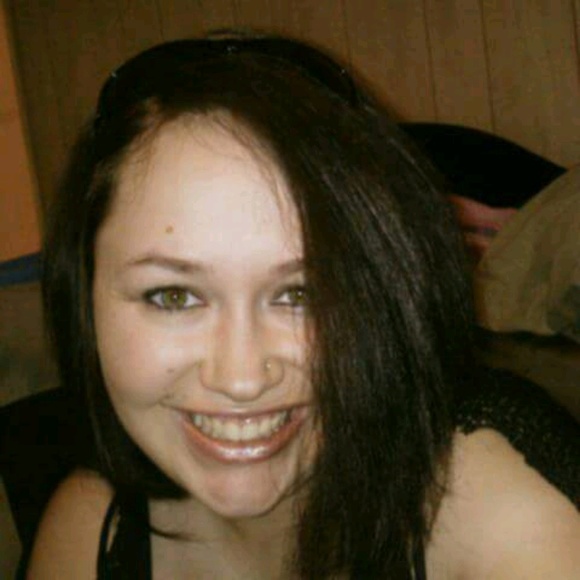 Profile Picture of Jen Hicks (@jen_hicks) on Poshmark