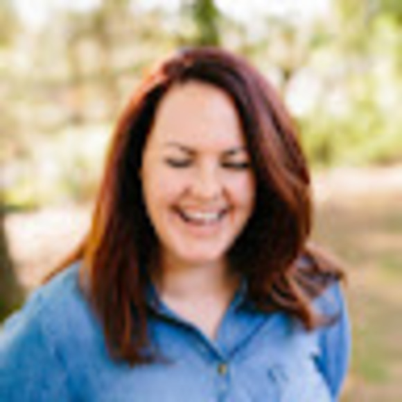 Profile Picture of Christina Wolverton (@cmwolverton) on Poshmark