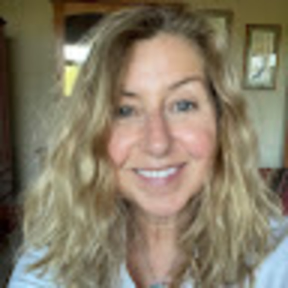Profile Picture of Karen Clemens (@karendaviscleme) on Poshmark