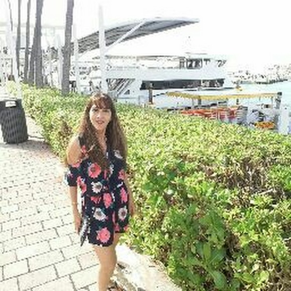 Profile Picture of Janet Zavala (@janetzm1) on Poshmark