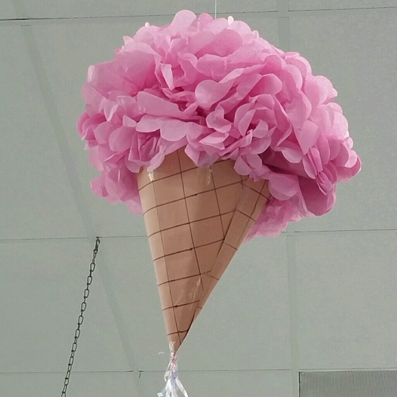 Profile Picture of Loren Reyes (@lillo777) on Poshmark