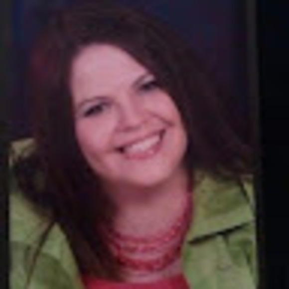 Profile Picture of Stacy Figley (@figgles1982) on Poshmark