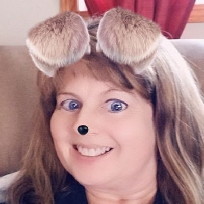 Profile Picture of Lori Paul (@farmergalLori) on Twitter