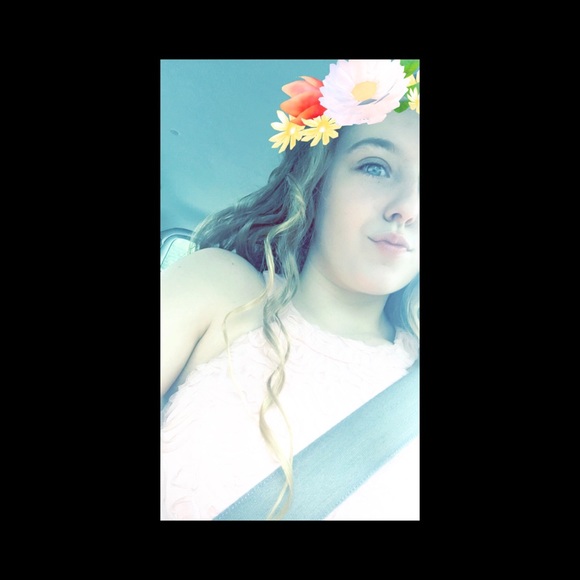 Profile Picture of Brianna Craine (@brianna50) on Poshmark