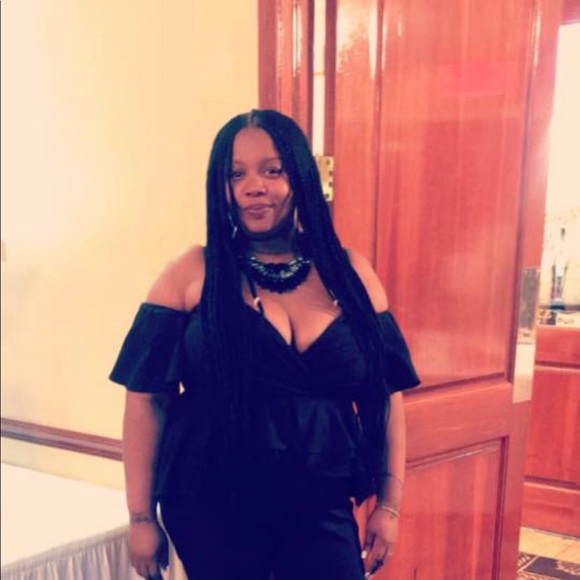 Profile Picture of Martinni Faulkner (@martinni2020) on Poshmark