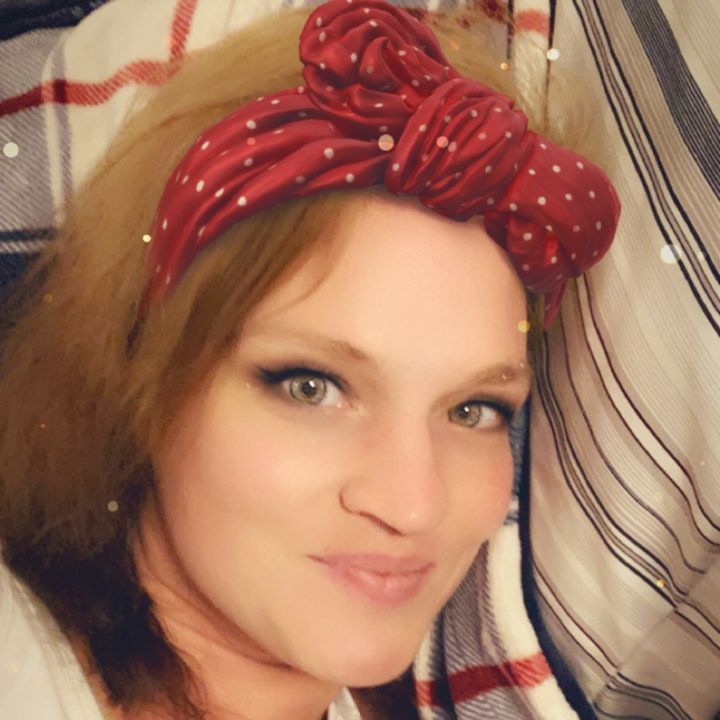 Profile Picture of April Lear (@aprillear8) on Tiktok