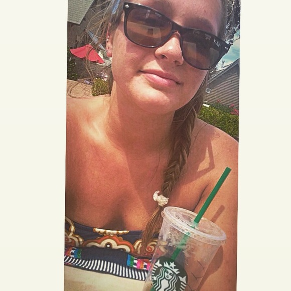 Profile Picture of Madison Wullschleger (@madzzanne) on Poshmark