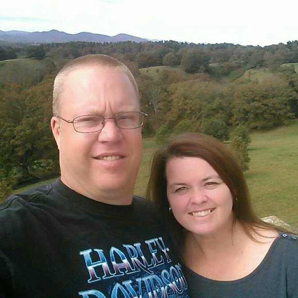 Profile Picture of Debbie Creasman (@debc1022) on Poshmark