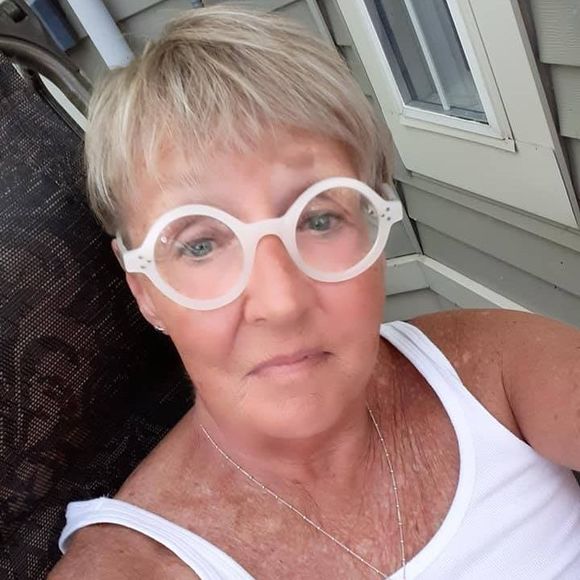 Profile Picture of Cindy Tong (@cindyloutong) on Poshmark