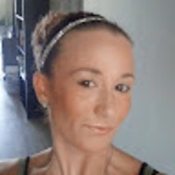 Shannon Hardner - Poshmark Profile Picture of Shannon Hardner (@shannon_hardner) on Poshmark