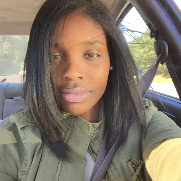 Profile Picture of Sharanda Scott (@sharanda) on Poshmark