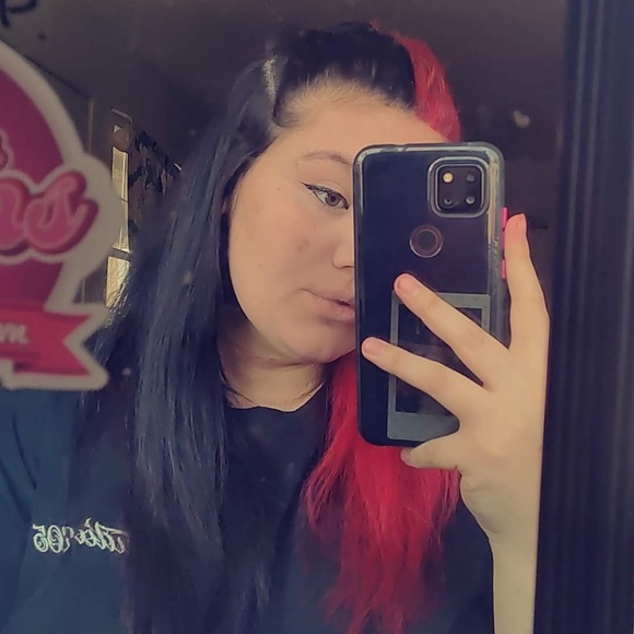 Profile Picture of Marina Riggs (@rinaacheyy) on Poshmark