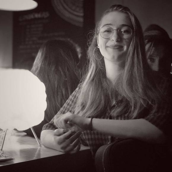 Profile Picture of Stella Drapkin (@stellalovefay) on Poshmark