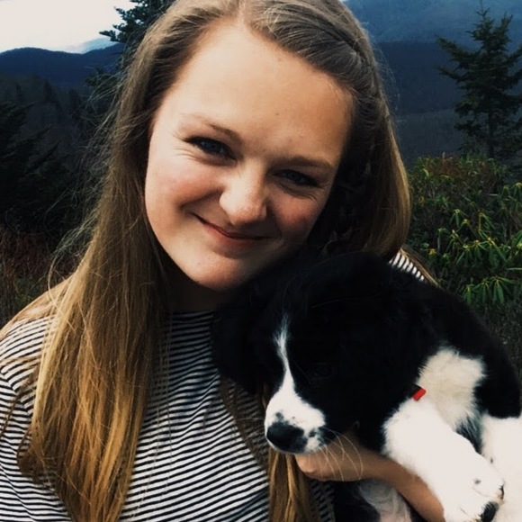 Profile Picture of Lauren Trader (@laurentrader) on Poshmark