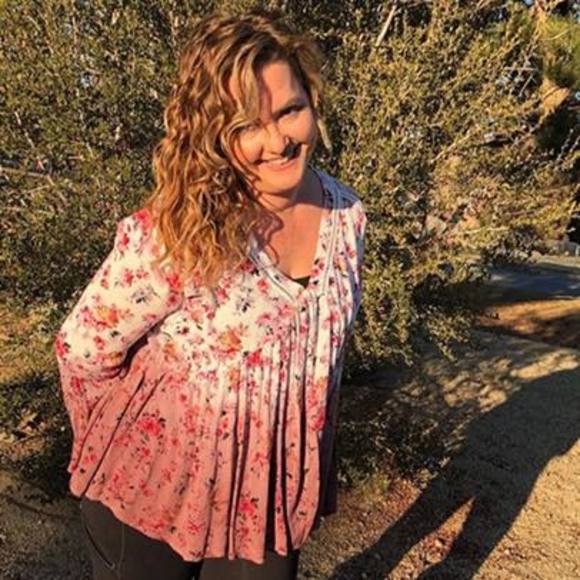 Profile Picture of Lori Maxim (@lorimaxim) on Poshmark