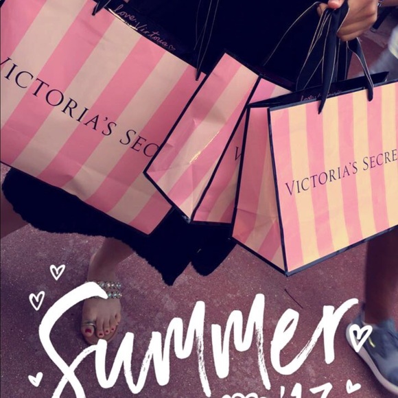 Natalia Juliani - Poshmark Profile Picture of Natalia Juliani (@nataliajuliani) on Poshmark