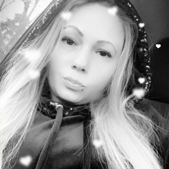Profile Picture of Jasmine Alicea (@jasmine_alicea) on Poshmark