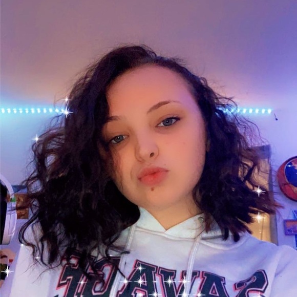 Profile Picture of Casey Farnum (@caseyfarnum) on Poshmark