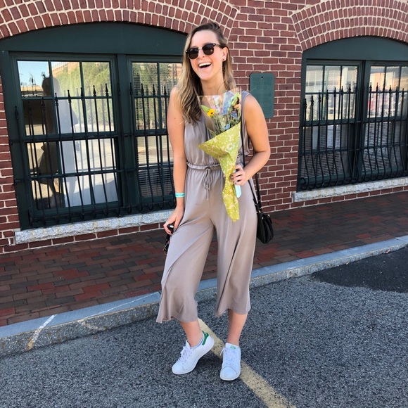 Profile Picture of Amanda Stocker (@amanda_stocker) on Poshmark