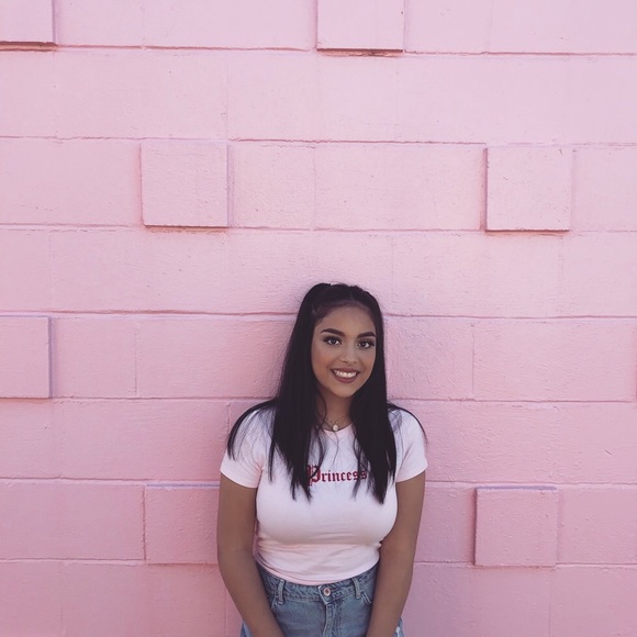 Profile Picture of Erica Gomora (@egomora) on Poshmark