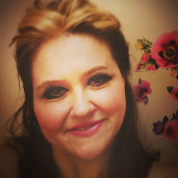 Profile Picture of Amber Ruby (@bambi16) on Poshmark
