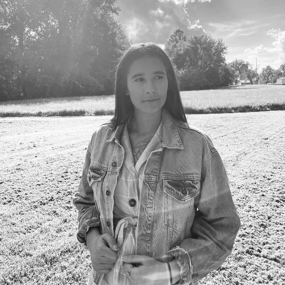 Profile Picture of Danielle Haun (@danibug1999) on Poshmark