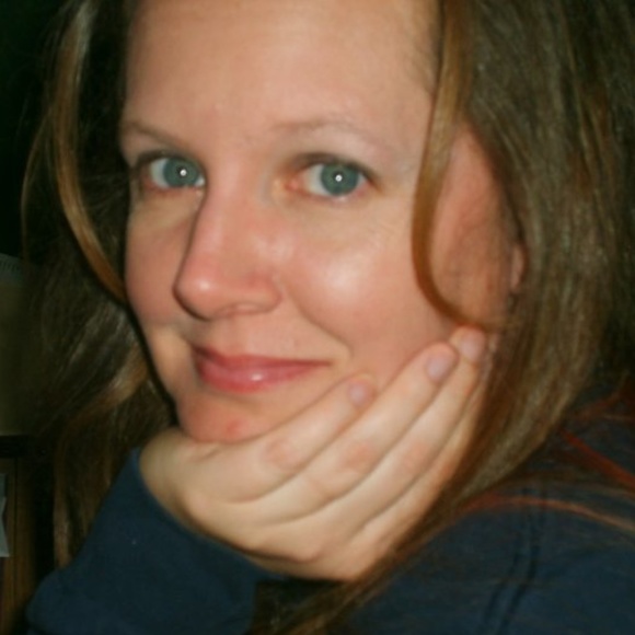 Profile Picture of Alisha Paul (@pinkchick34) on Poshmark