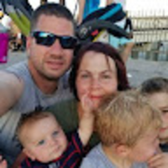 Profile Picture of Tony Micue (@ronmicue) on Poshmark