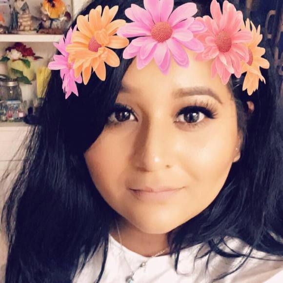 Profile Picture of Mari Alvarez (@mari118) on Poshmark
