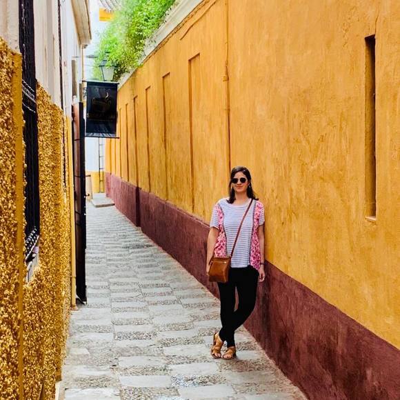 Profile Picture of Daniela Rossi (@danielaarossii) on Poshmark