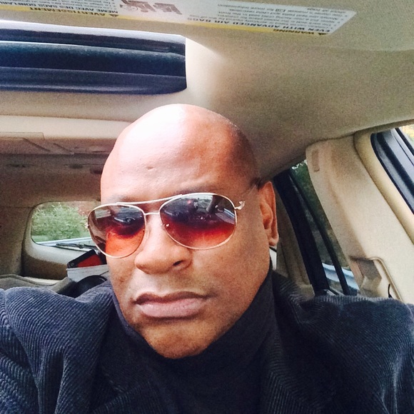Profile Picture of Ronald James (@bigron6565) on Poshmark